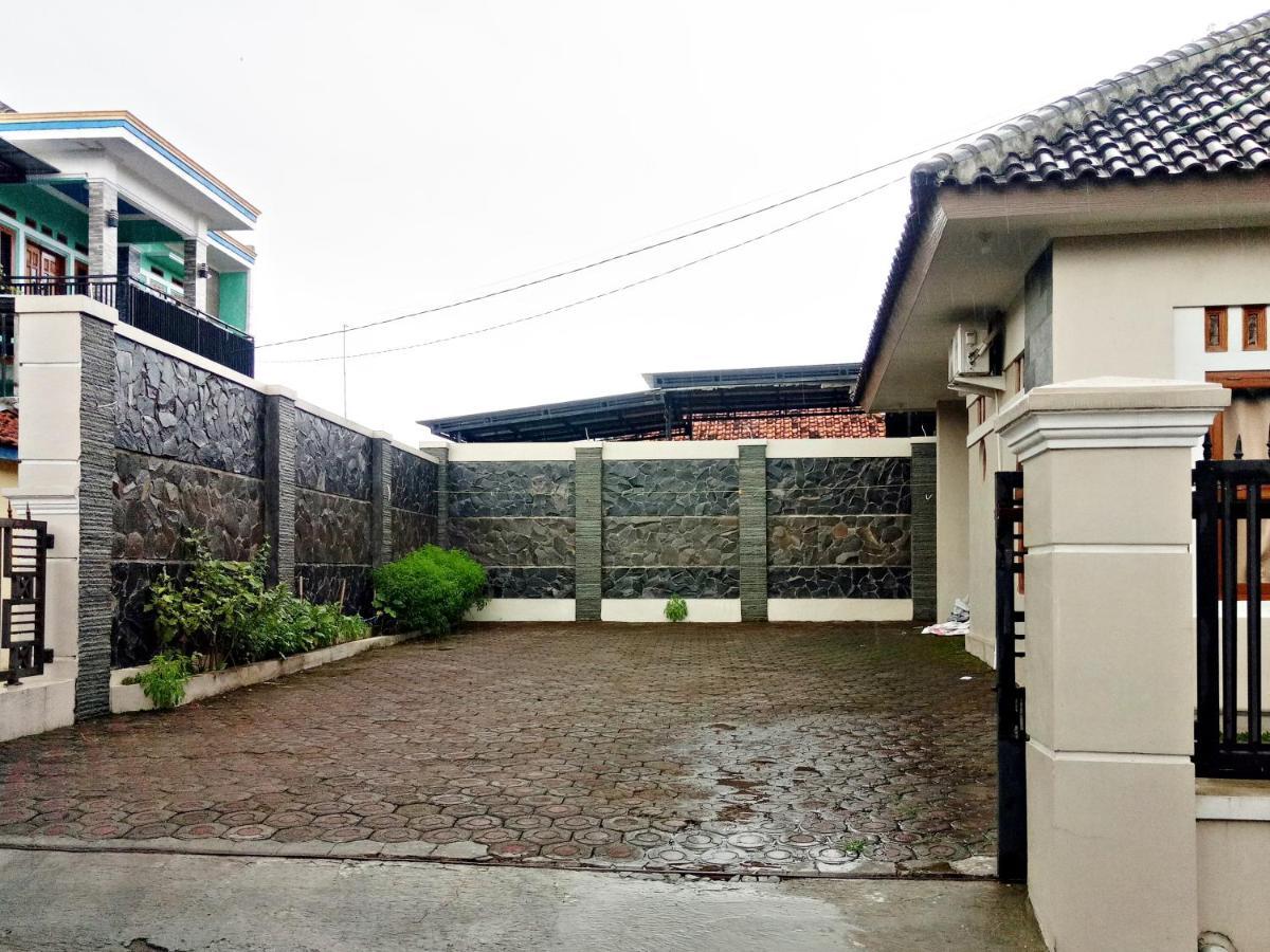 Wisma Andali Syariah Near Rsud Cideres Majalengka Buitenkant foto