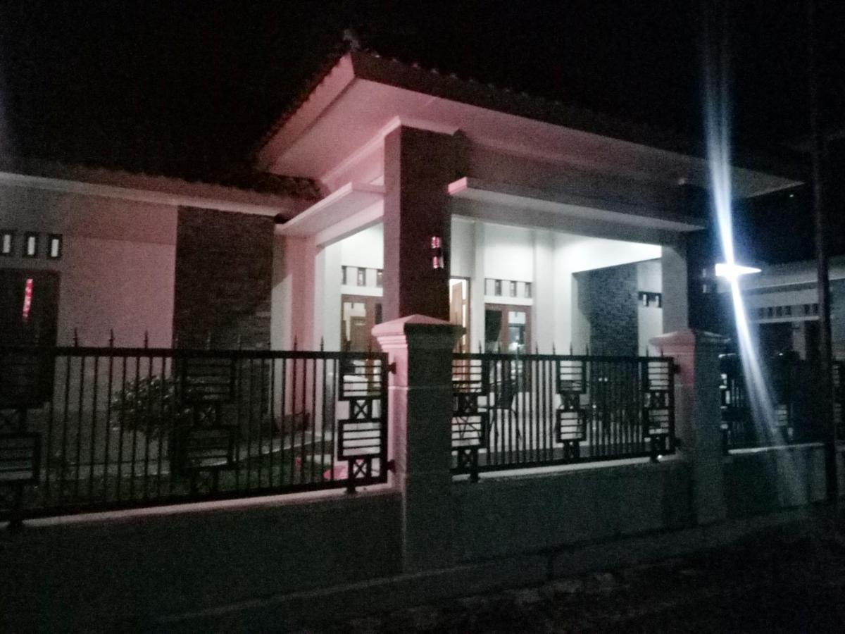 Wisma Andali Syariah Near Rsud Cideres Majalengka Buitenkant foto