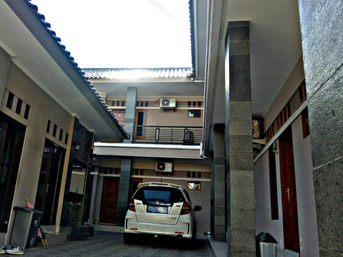 Wisma Andali Syariah Near Rsud Cideres Majalengka Buitenkant foto