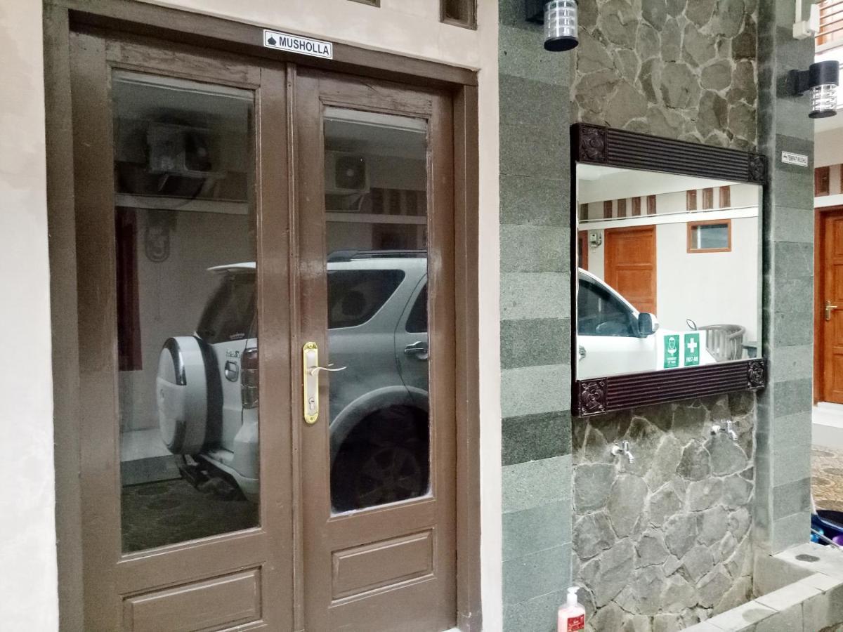 Wisma Andali Syariah Near Rsud Cideres Majalengka Buitenkant foto