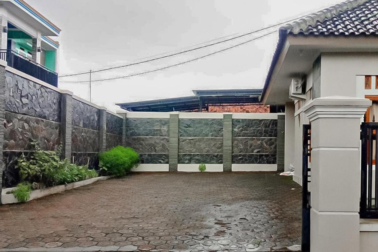 Wisma Andali Syariah Near Rsud Cideres Majalengka Buitenkant foto